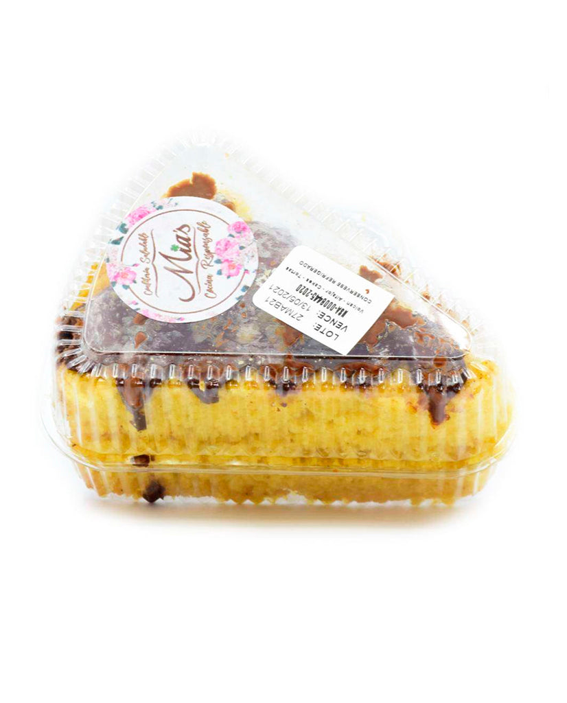 Torta triangulo de vainilla con cobertura de arequipe Mias