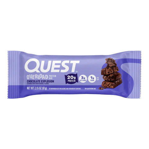 La barra de proteína Quest Overload Chocolate Explosion de 61 g combina un sabor intenso a chocolate con 20 g de proteína de alta calidad. Libre de azúcares añadidos y con bajo contenido en carbohidratos, es el snack ideal para después del entrenamiento o cuando necesitas energía en el día.
